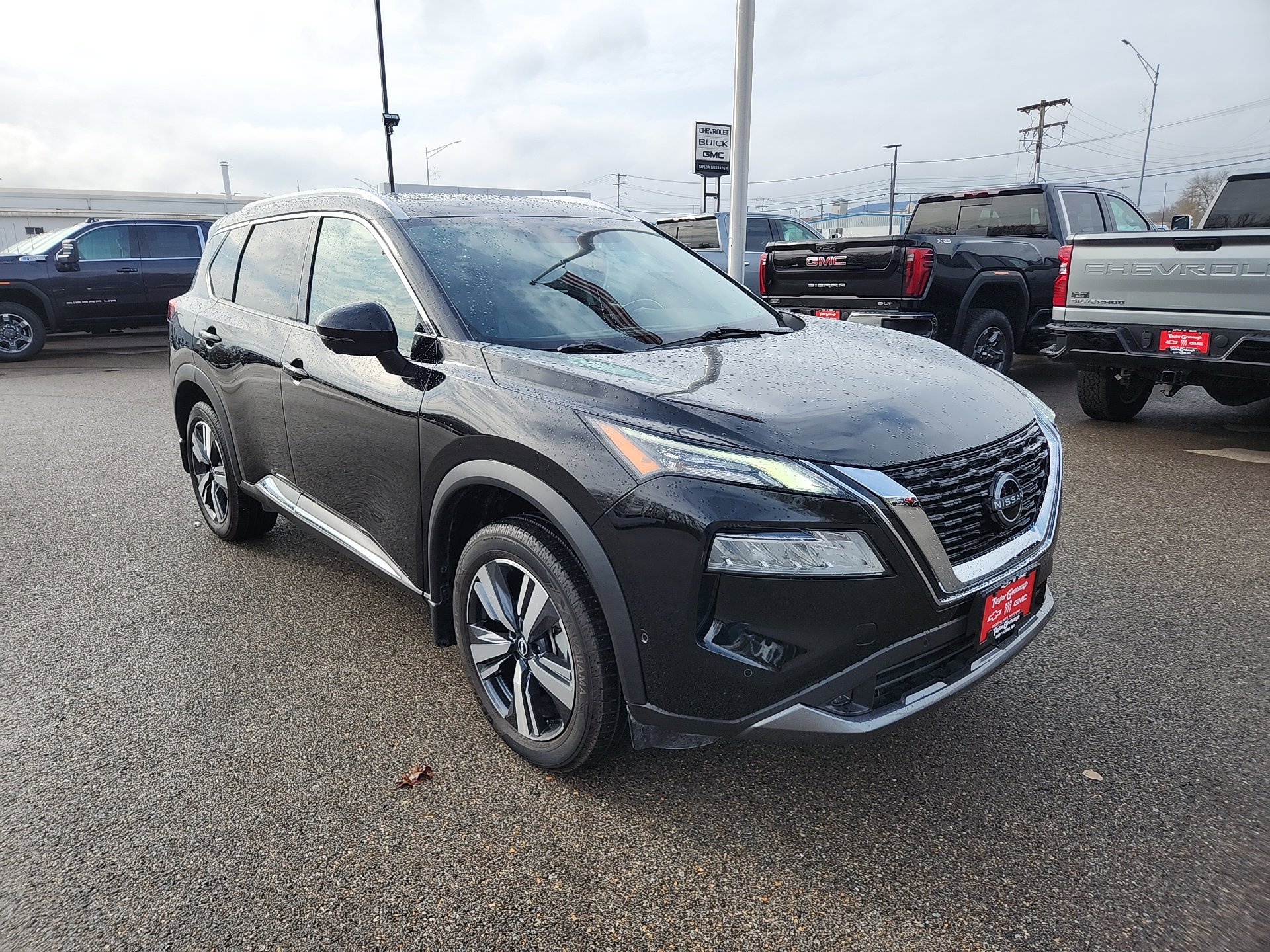 Used 2022 Nissan Rogue SL w/ SL Premium Package image 2