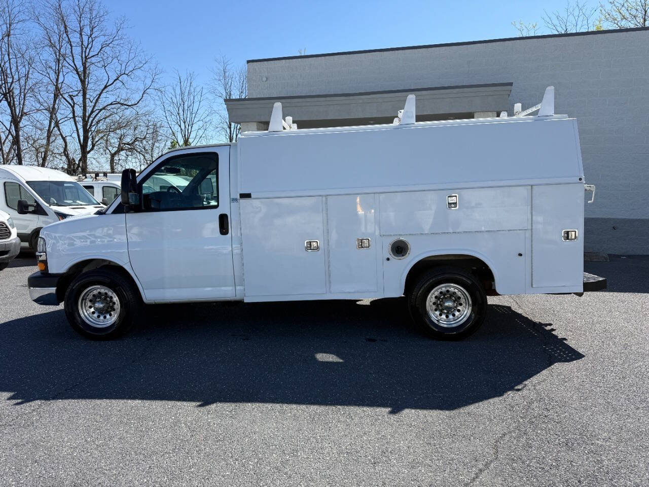 Used 2010 Chevrolet Express 3500 RWD image 25