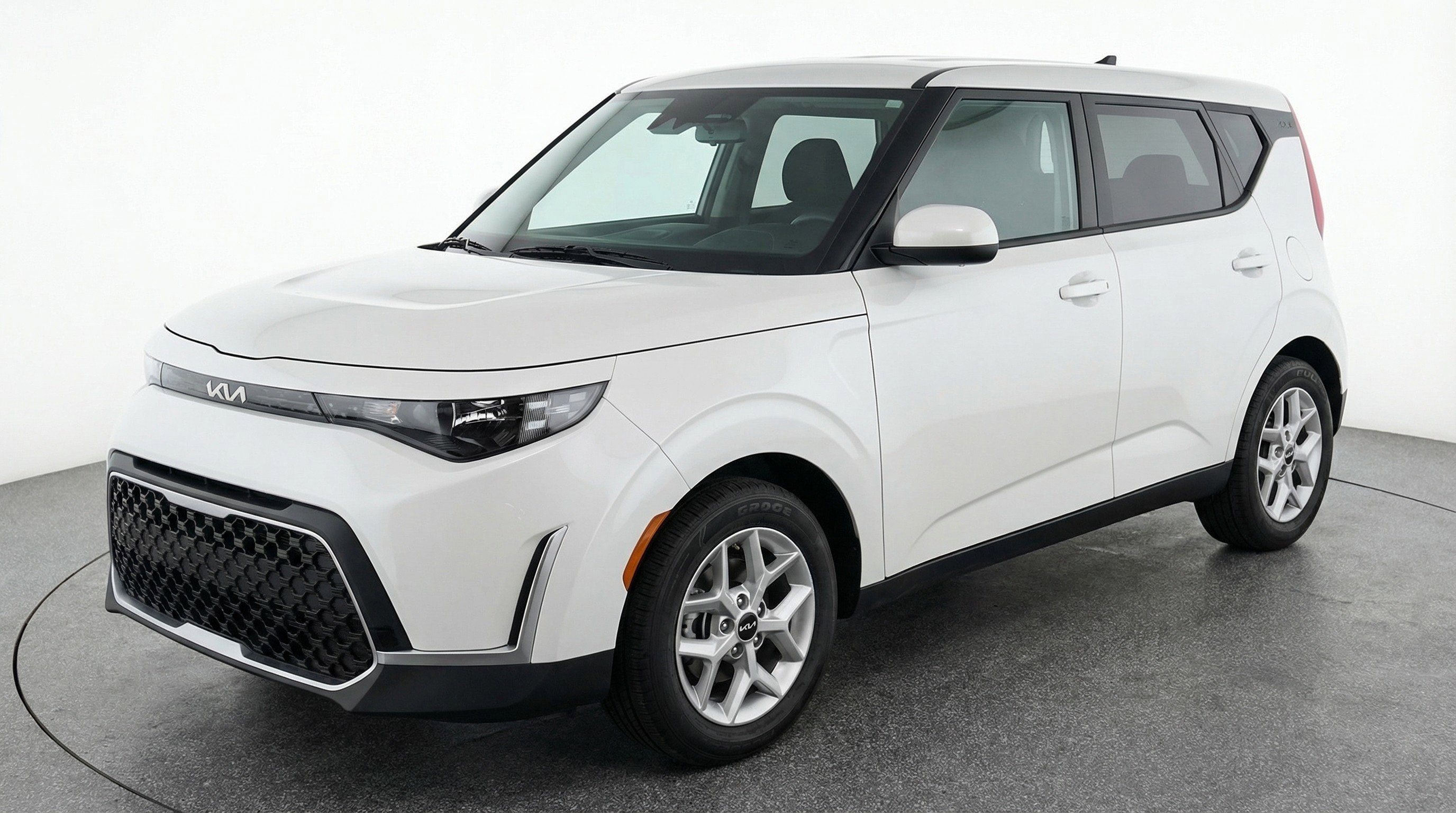 Used 2025 Kia Soul LX w/ LX Technology Package image 3