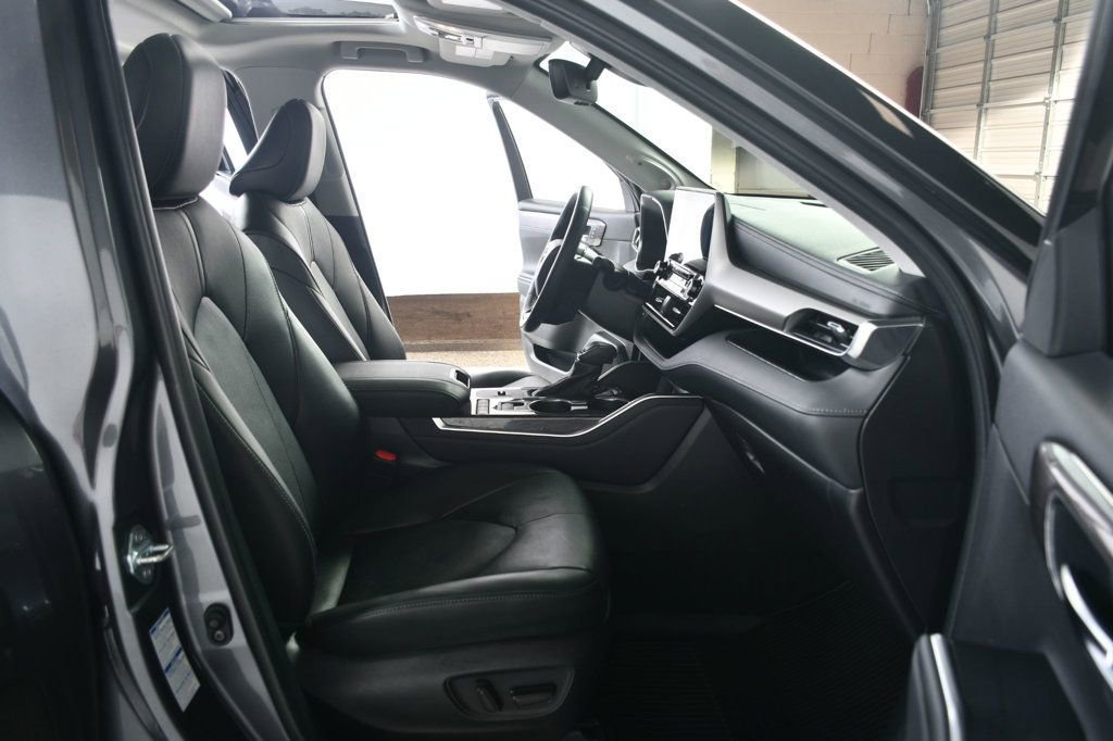 Used 2022 Toyota Highlander Limited AWD/4WD image 29