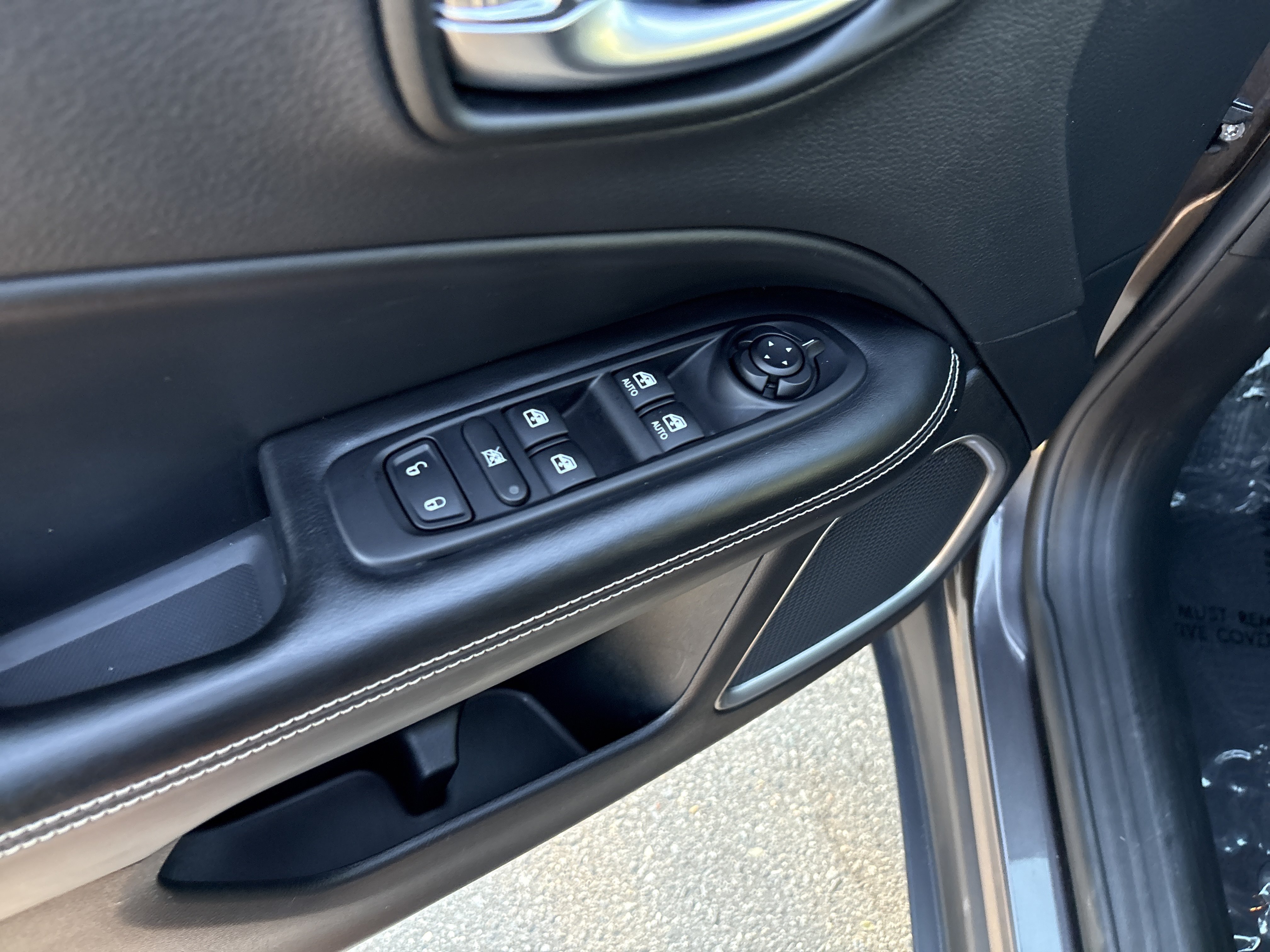 Used 2021 Jeep Compass Latitude FWD image 16