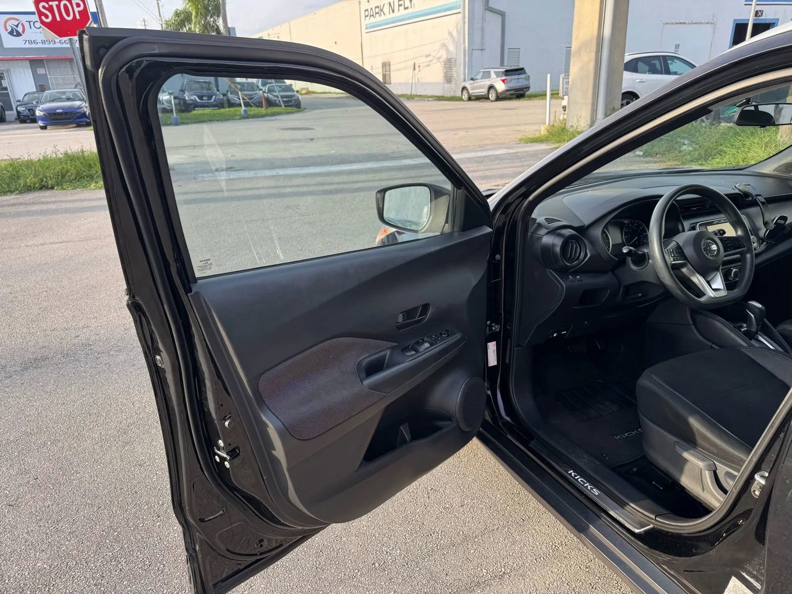 Used 2019 Nissan Kicks S image 10
