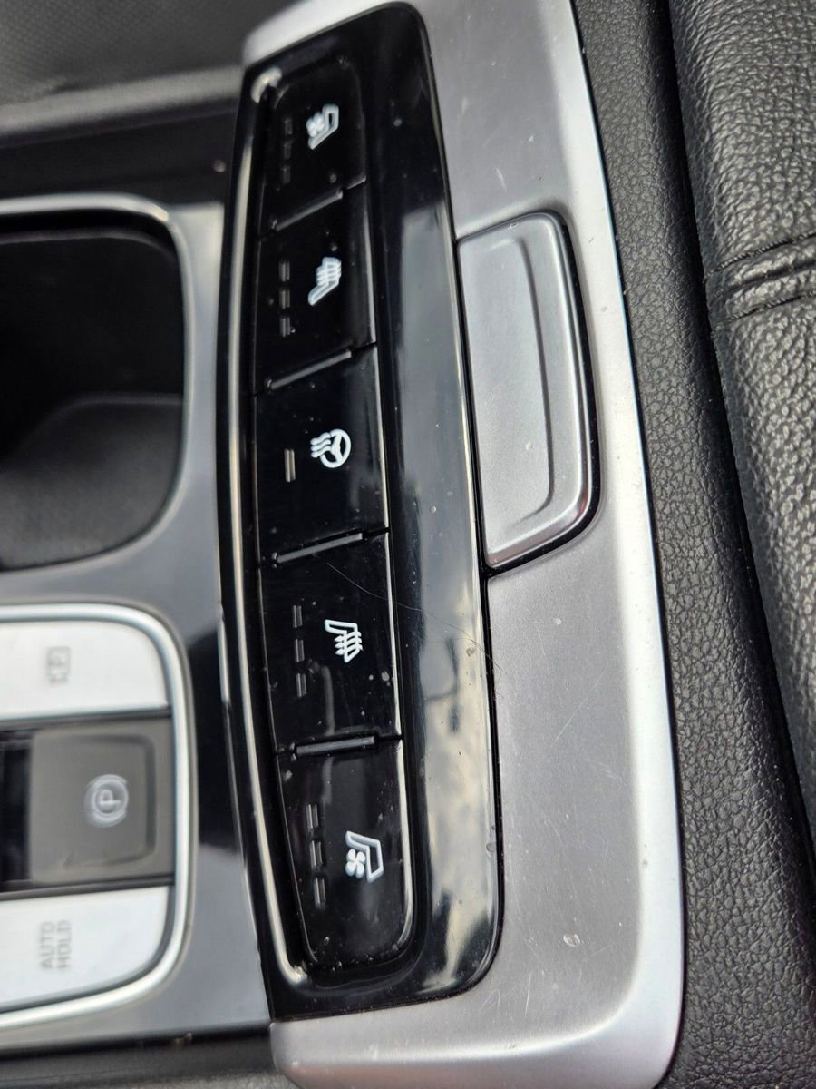 Used 2022 Hyundai Santa Cruz Limited image 25