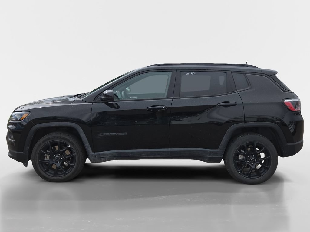 Used 2025 Jeep Compass Latitude w/ Convenience Group AWD/4WD image 2