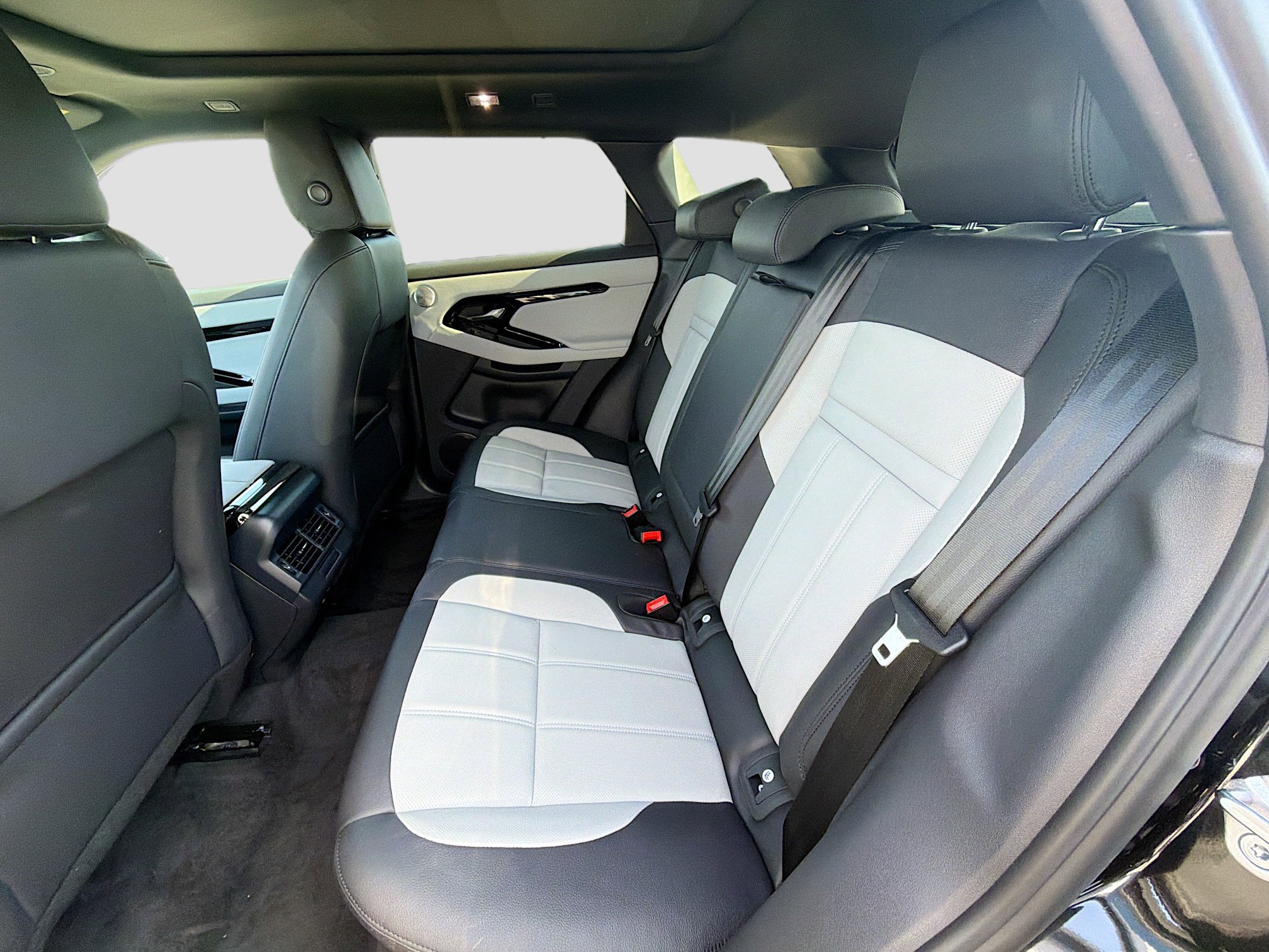 New 2026 Land Rover Range Rover Evoque Dynamic SE image 20