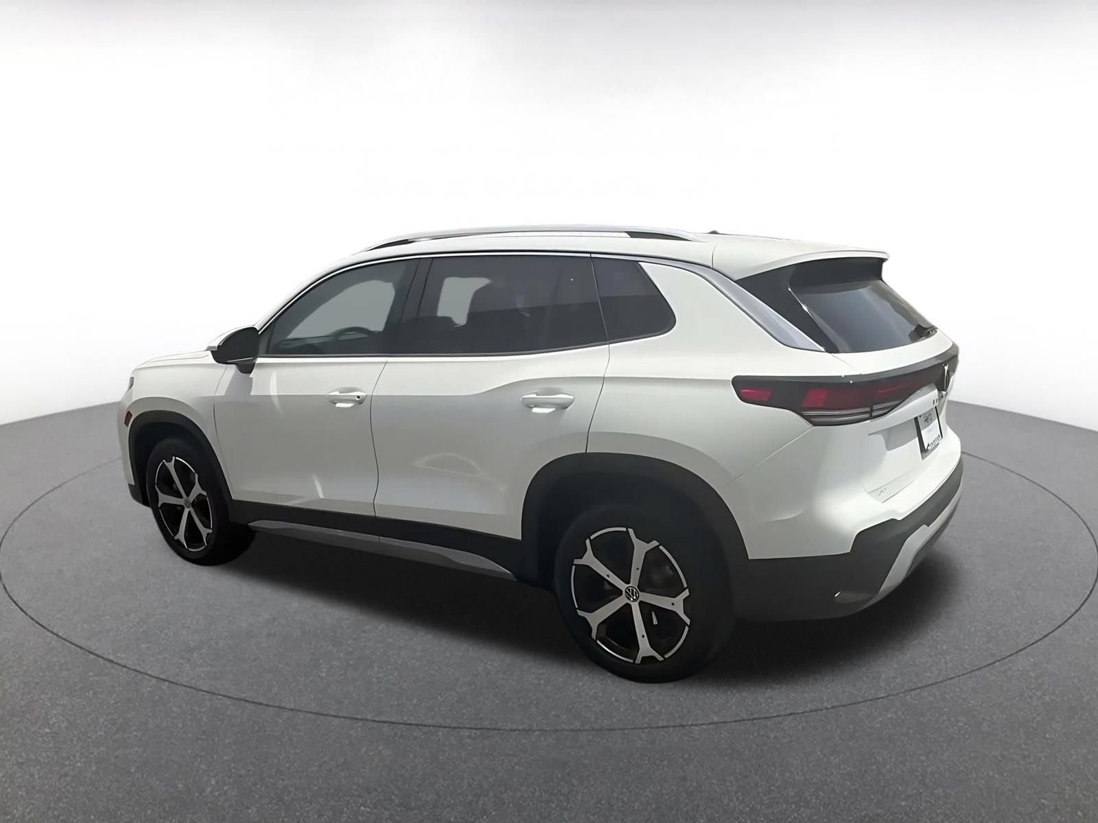 Used 2026 Volkswagen Tiguan SE AWD/4WD image 10