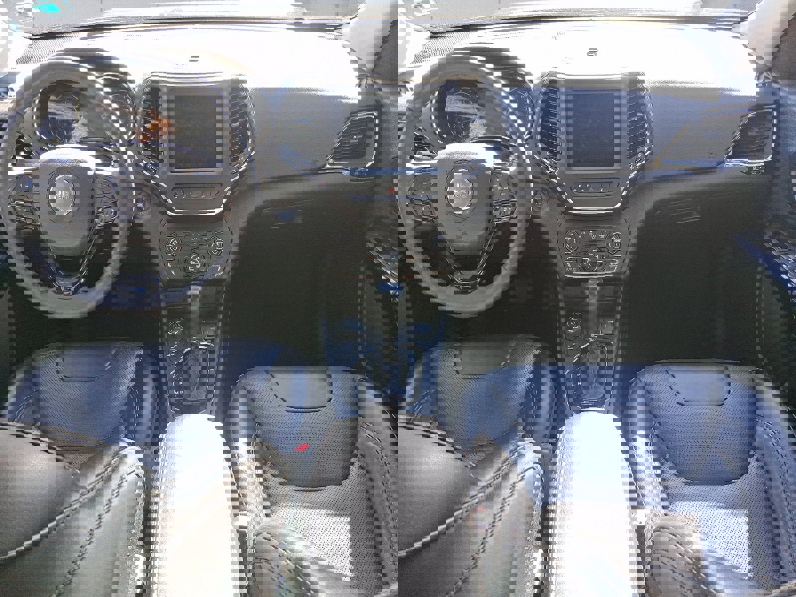 Used 2023 Jeep Cherokee Altitude Lux image 11