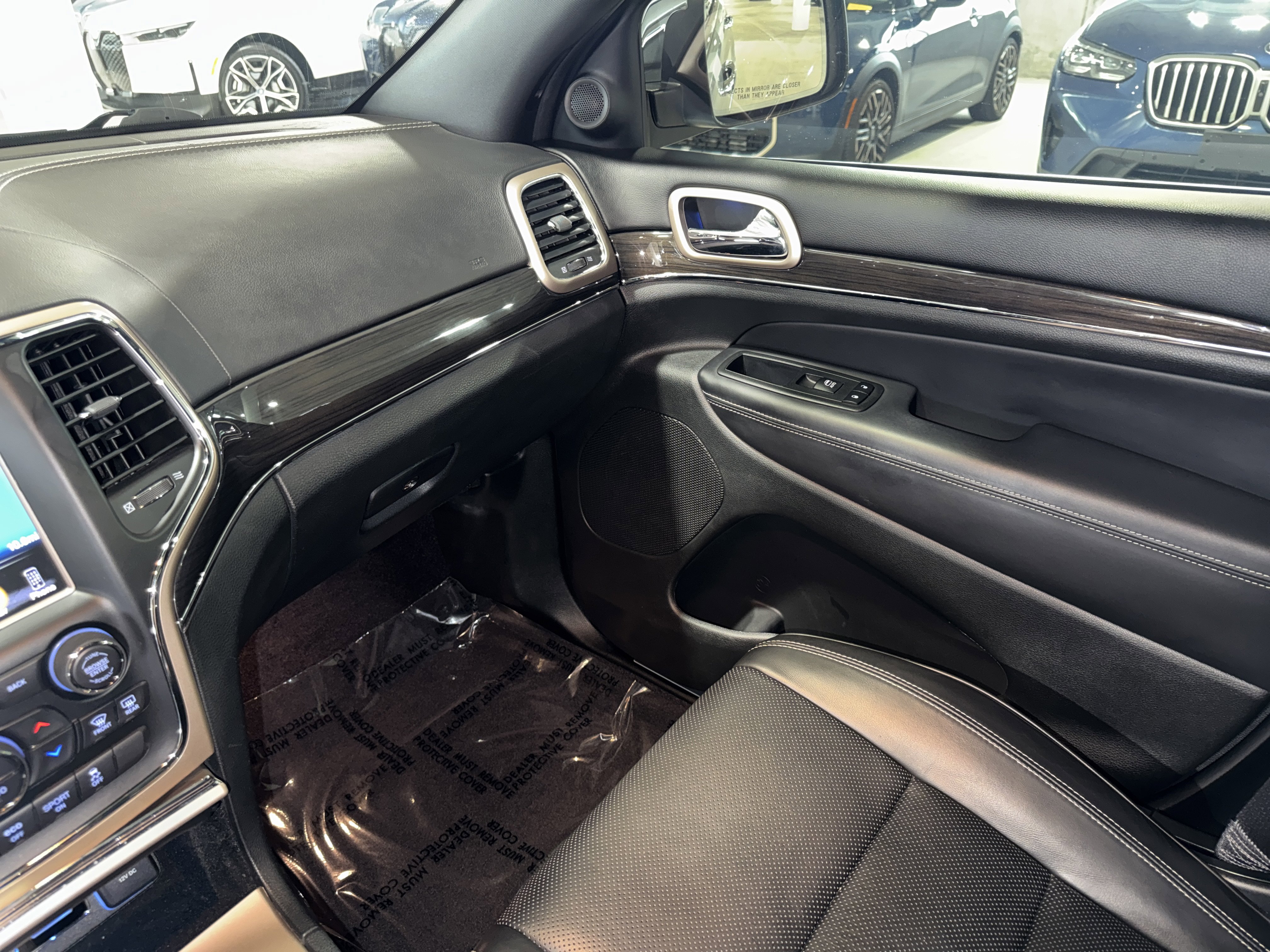 Used 2017 Jeep Grand Cherokee Overland AWD/4WD image 30