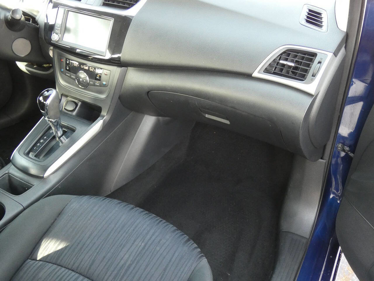 Used 2019 Nissan Sentra SV image 11