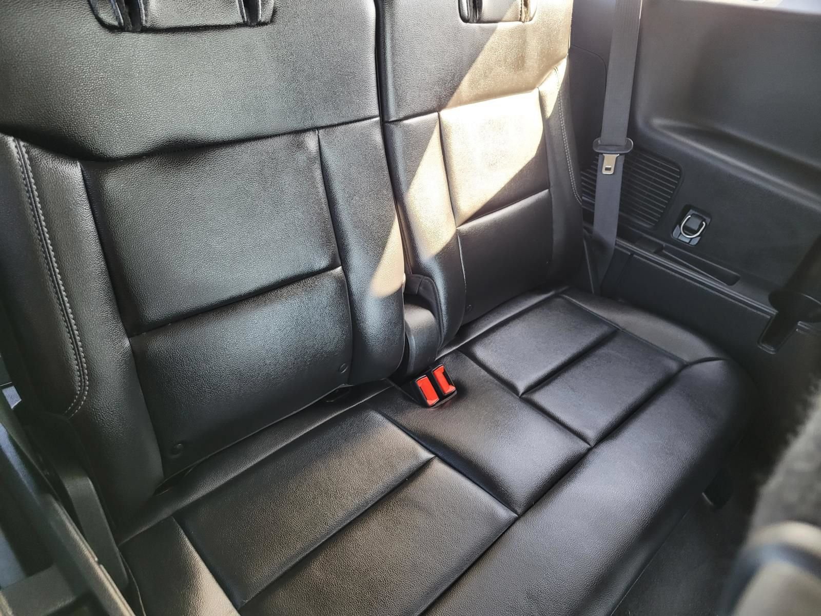 Used 2022 Ford Explorer Limited w/ Equipment Group 301A AWD/4WD image 15