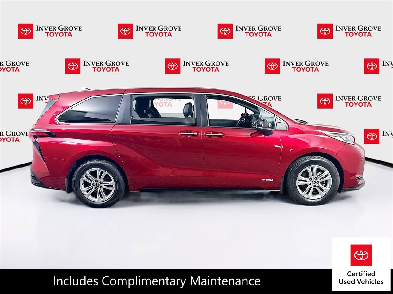 Certified 2021 Toyota Sienna XSE image 4