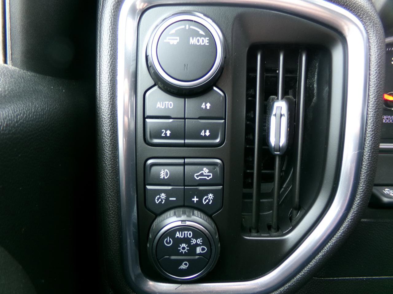 Used 2021 Chevrolet Silverado 1500 High Country w/ Technology Package image 13