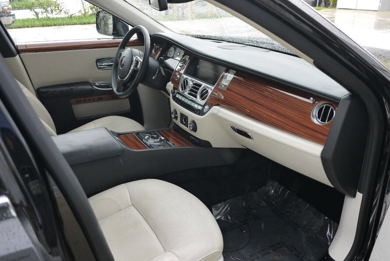 Used 2010 Rolls-Royce Ghost image 20