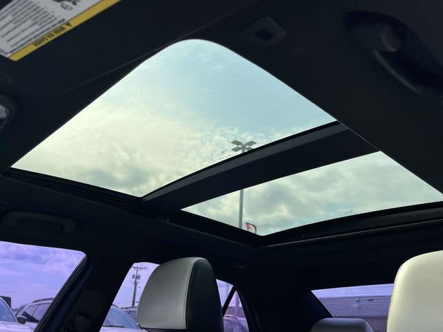 Used 2017 Chrysler 300 S w/ 300S Premium Group RWD image 14