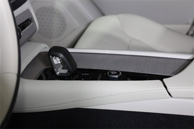Used 2025 Volvo XC90 B6 Plus w/ Protection Package Premier image 19