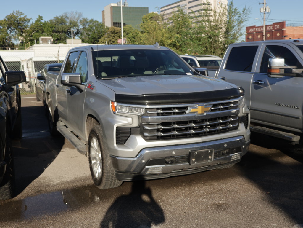 Used 2022 Chevrolet Silverado 1500 LTZ w/ LTZ Premium Package AWD/4WD image 2