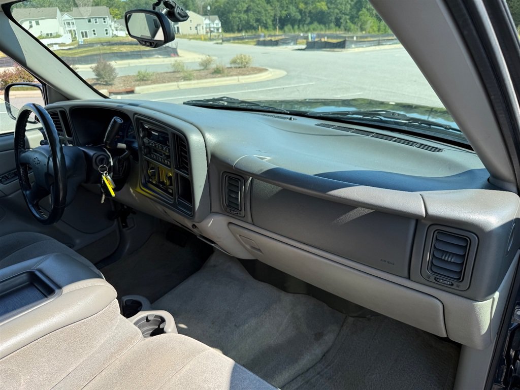 Used 2004 Chevrolet Suburban LS RWD image 27