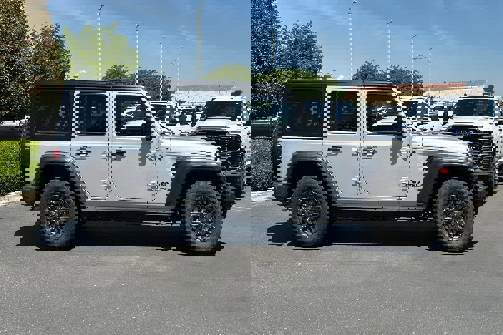 Used 2024 Jeep Wrangler Sport S image 3