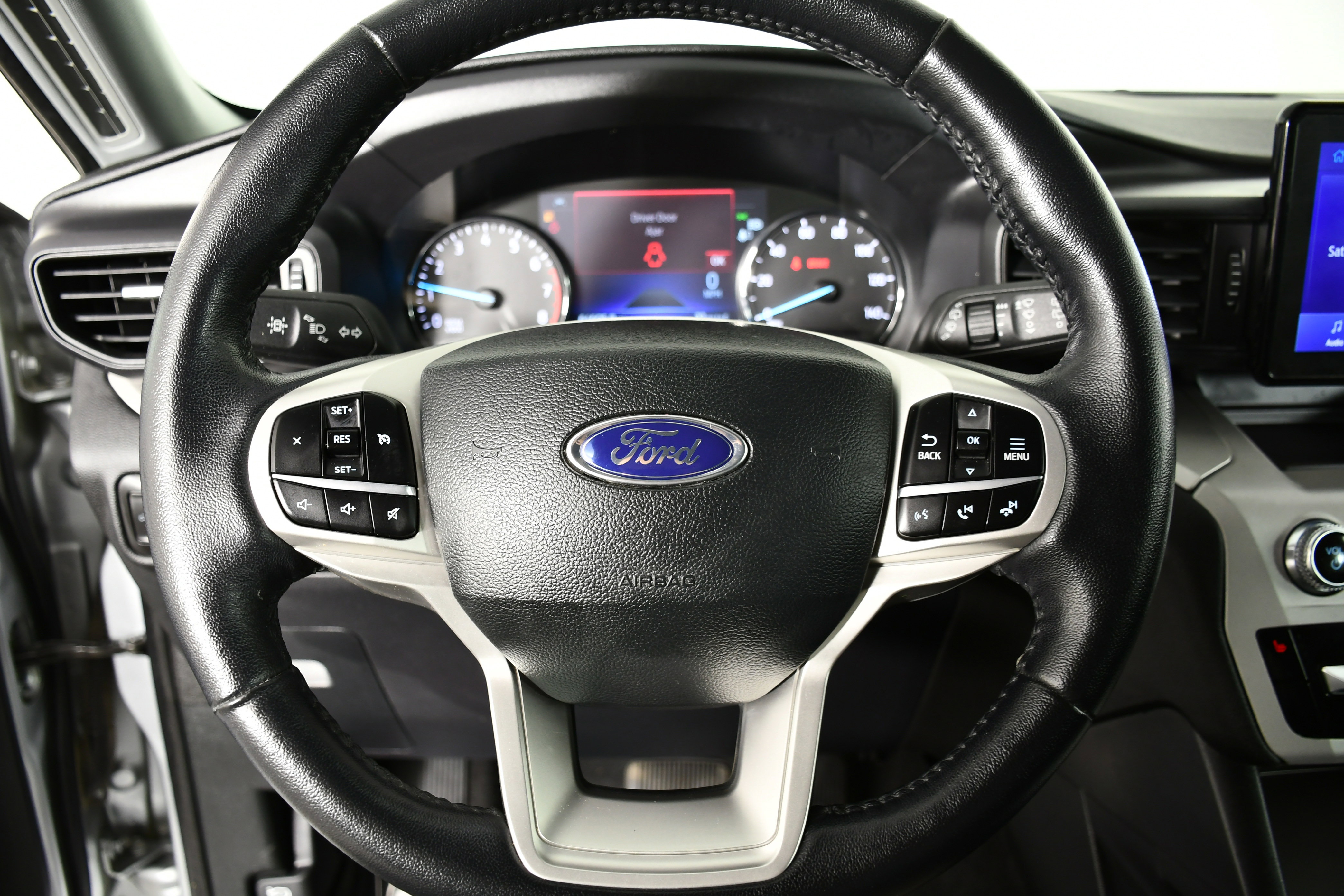 Used 2023 Ford Explorer XLT image 19