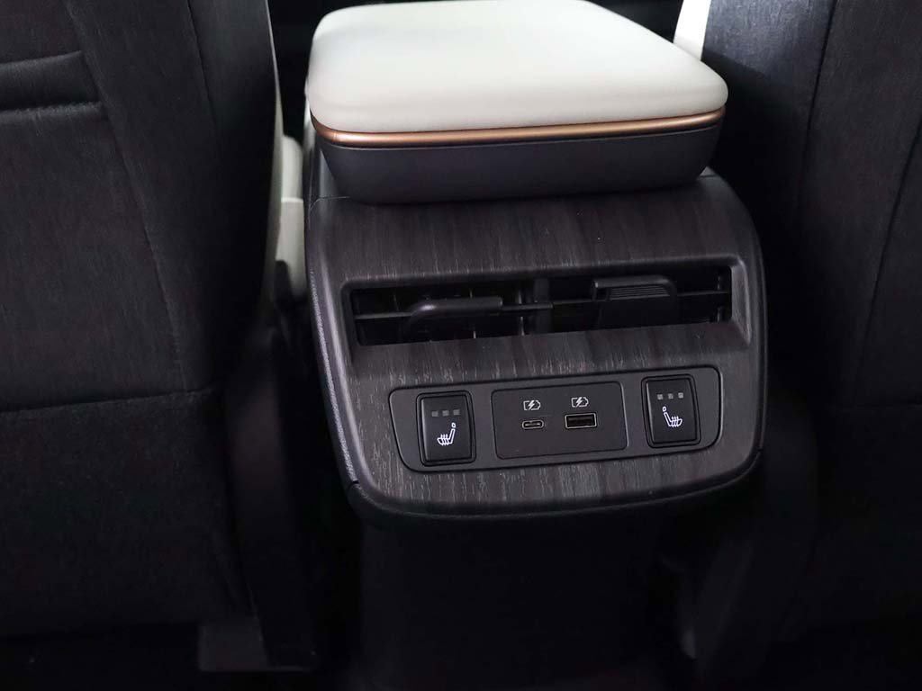 Used 2023 Nissan Ariya AWD image 48