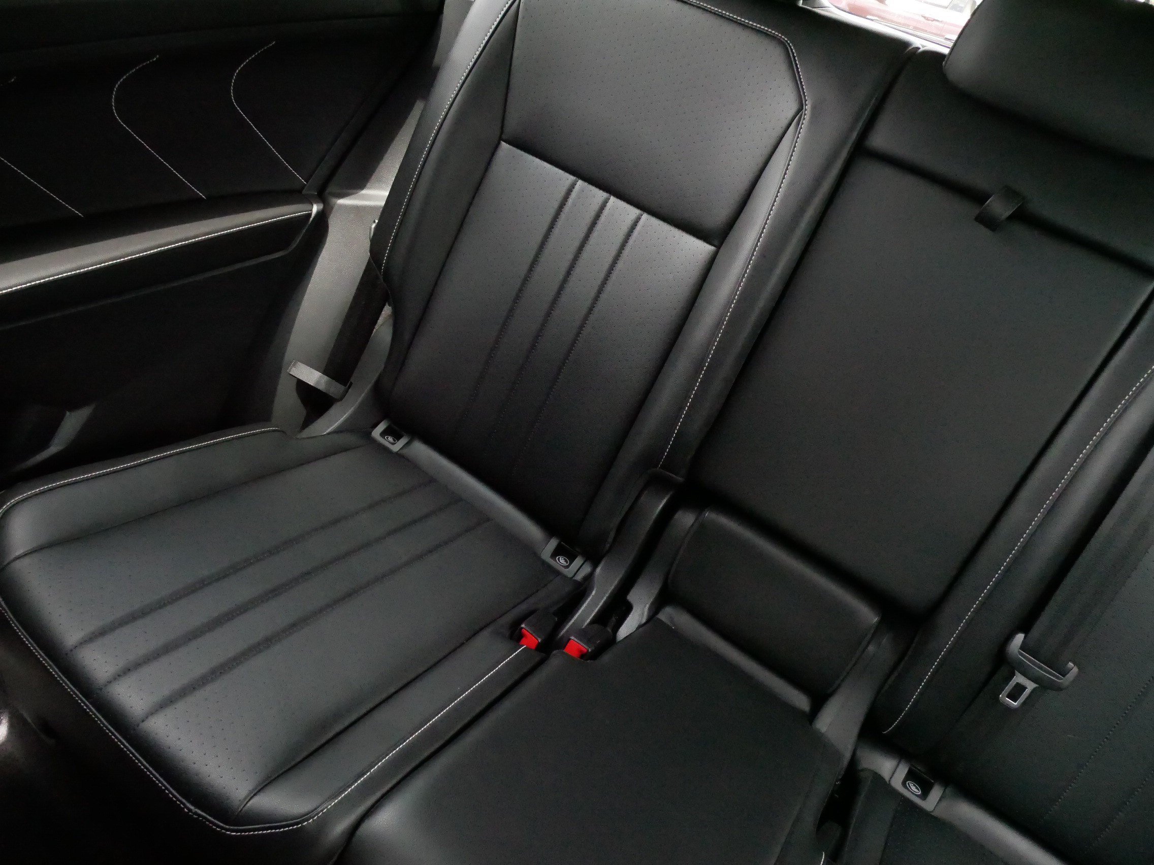 Certified 2022 Volkswagen Tiguan SE R-Line AWD/4WD image 12