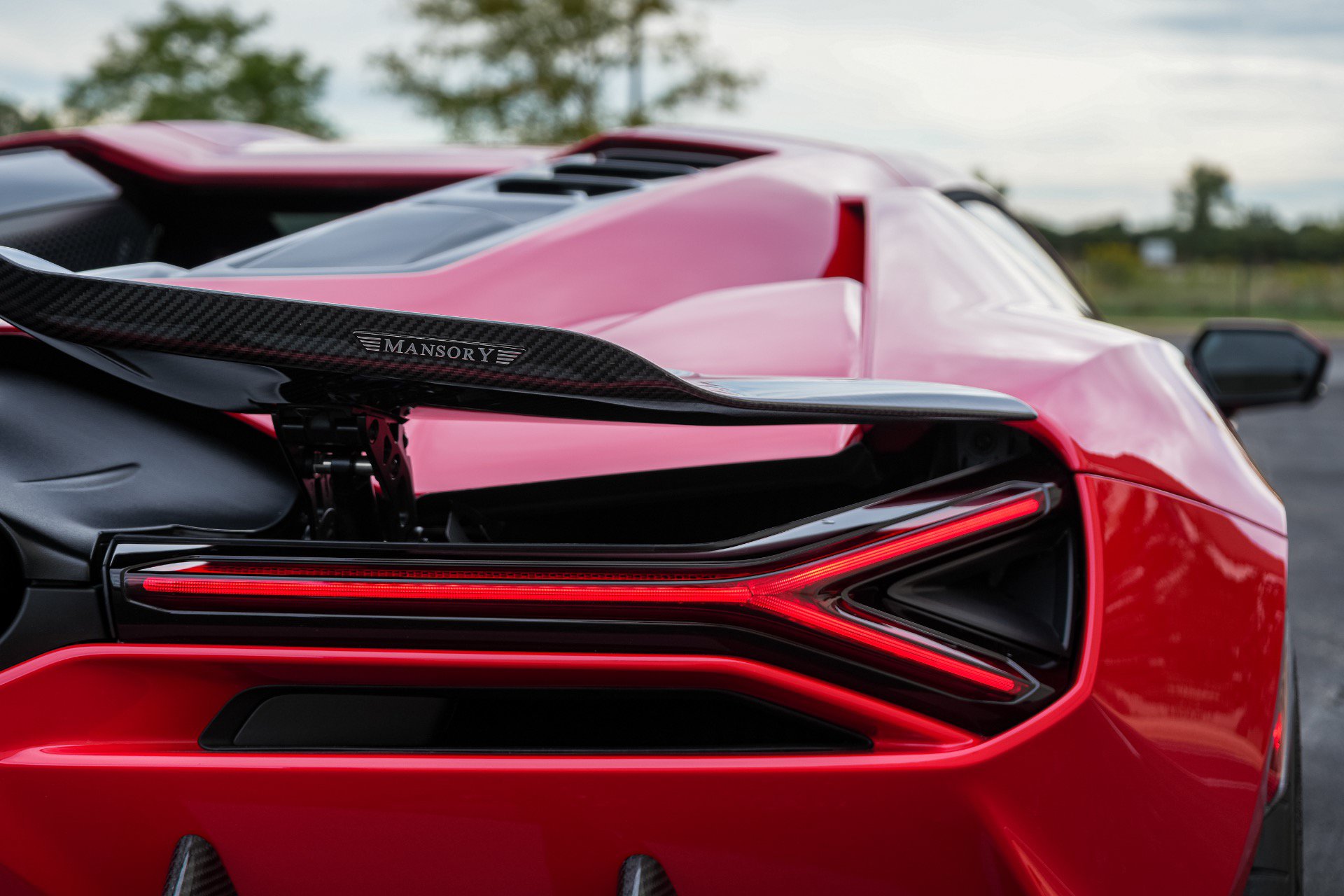 Used 2025 Lamborghini Revuelto AWD/4WD image 19