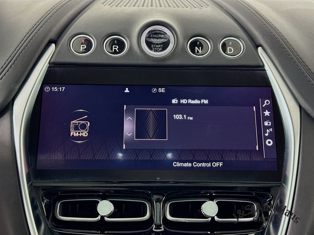 Used 2022 Aston Martin DBX image 17