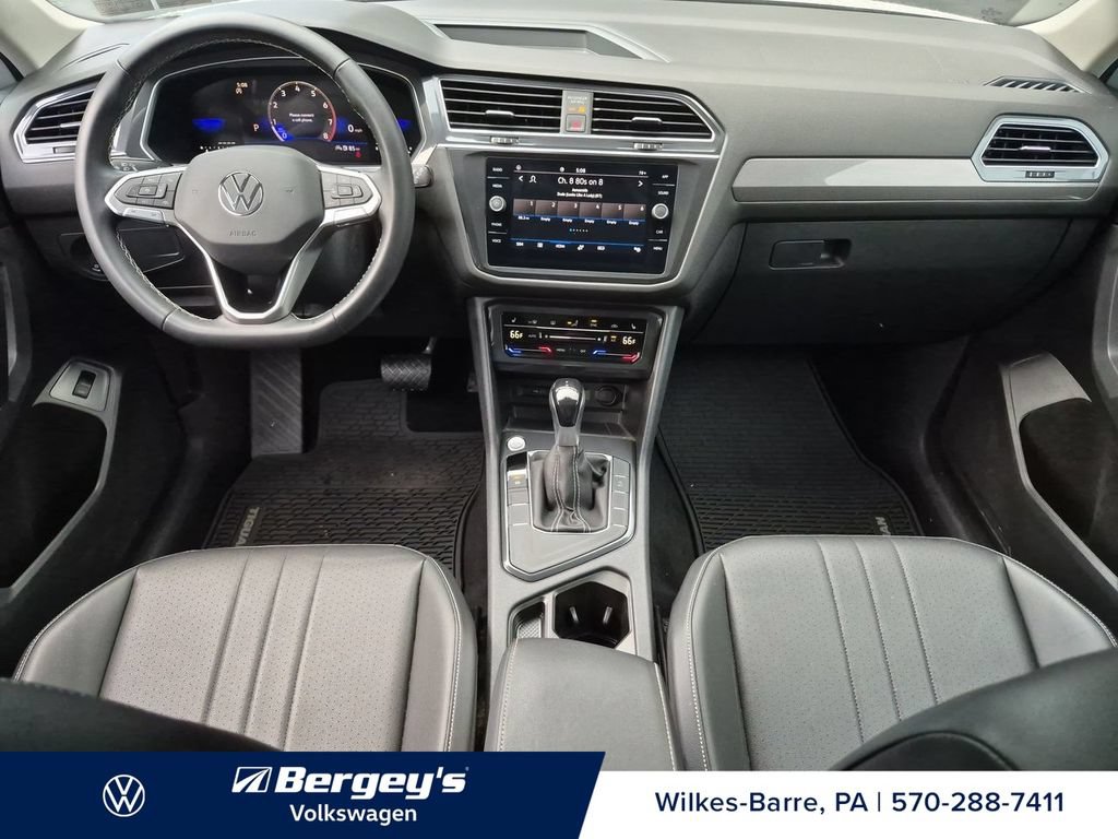 Certified 2023 Volkswagen Tiguan SE w/ Panoramic Sunroof Package FWD image 30