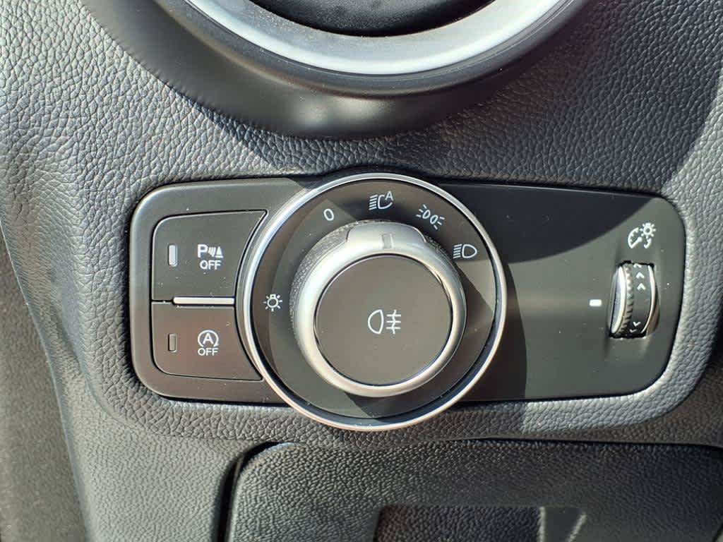 Used 2023 Alfa Romeo Stelvio Estrema AWD/4WD image 17