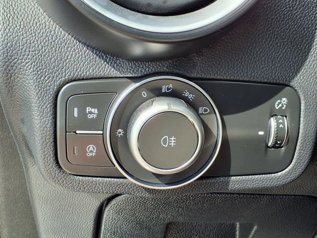 Used 2023 Alfa Romeo Stelvio Estrema AWD/4WD image 17