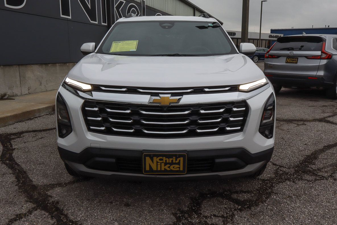 Used 2025 Chevrolet Equinox LT w/ Convenience Package II FWD image 2