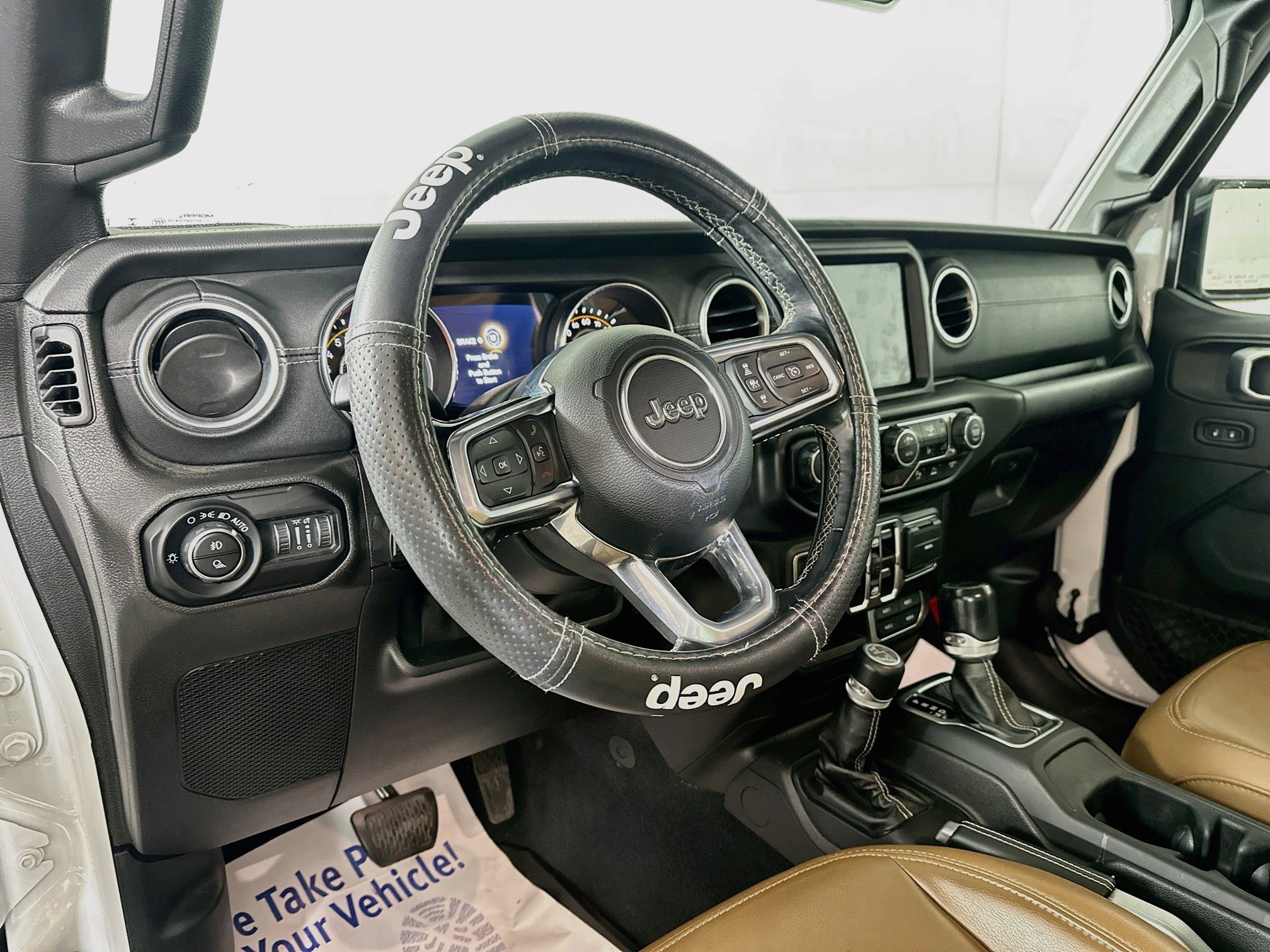 Used 2020 Jeep Gladiator Overland AWD/4WD image 9