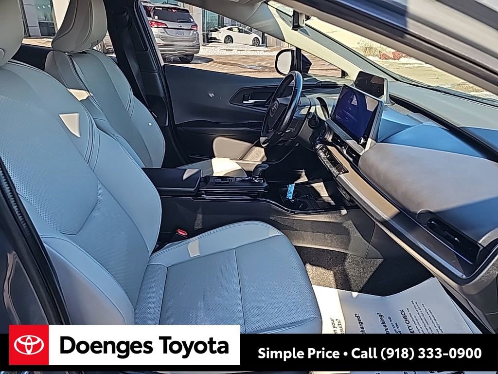 Used 2023 Toyota Prius XLE image 18
