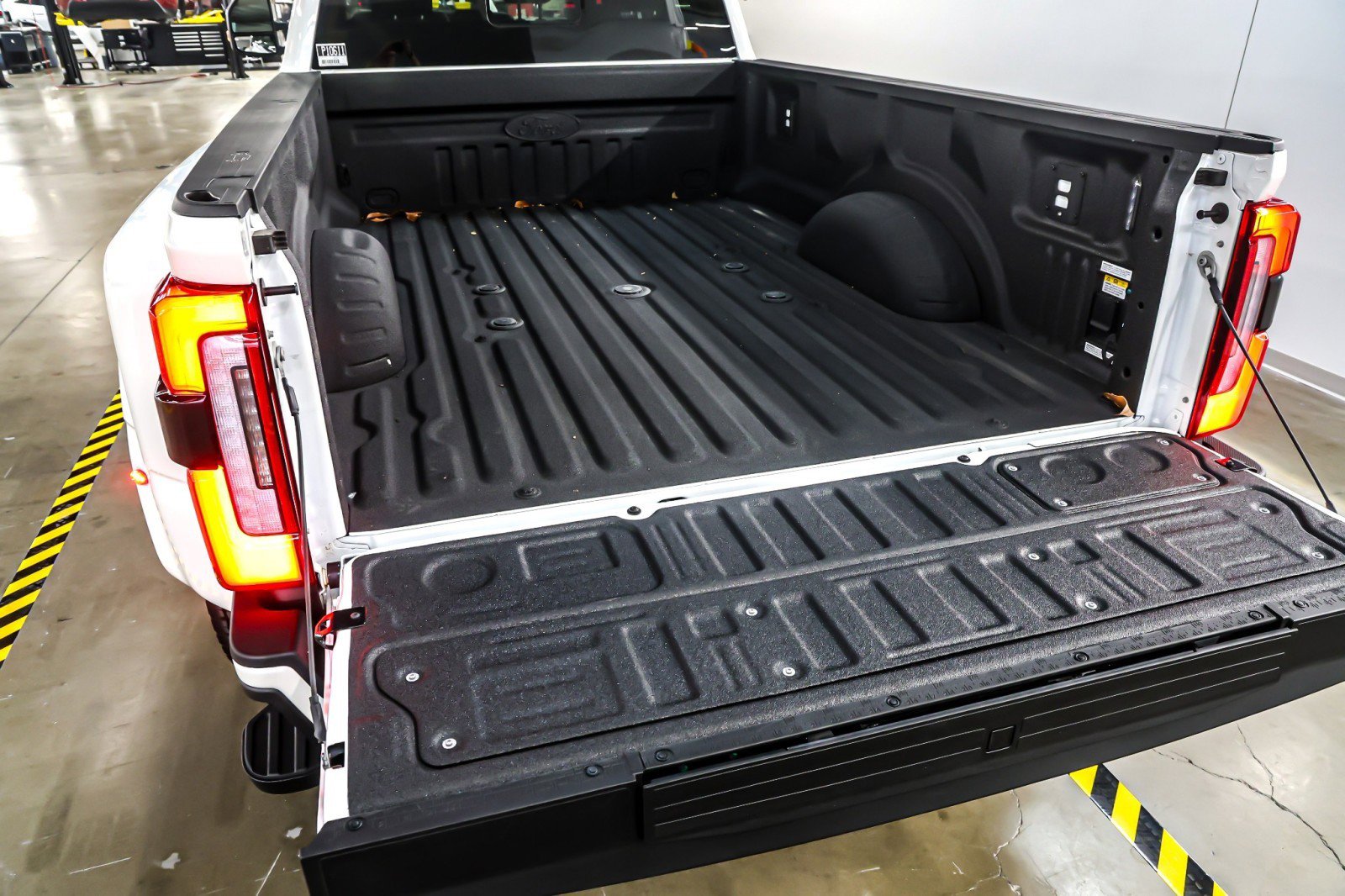 Used 2026 Ford F450 Platinum w/ Platinum Plus Package AWD/4WD image 11