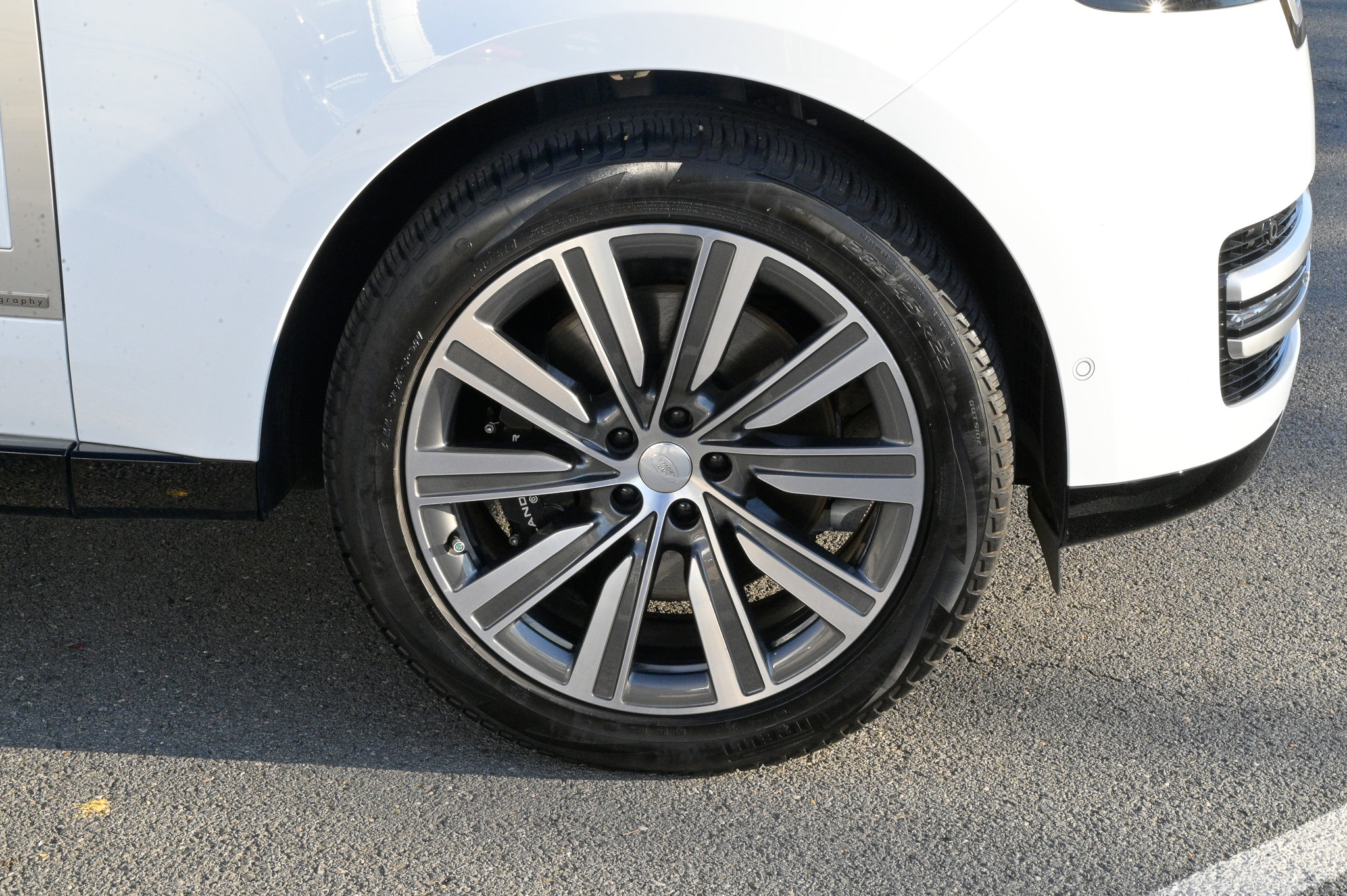 Used 2025 Land Rover Range Rover Long Wheelbase Autobiography image 12