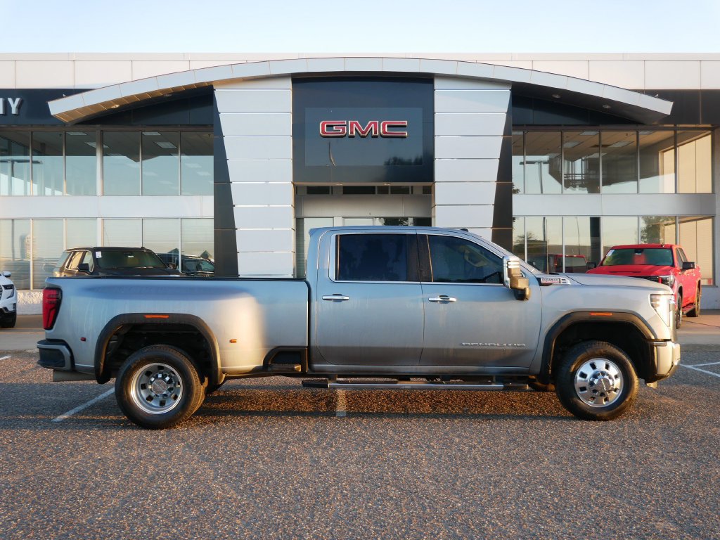 Used 2024 GMC Sierra 3500 Denali w/ Denali Reserve Package AWD/4WD image 2