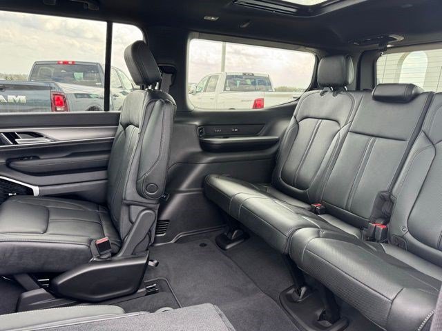 New 2026 Jeep Grand Wagoneer Limited w/ Premium Group II AWD/4WD image 32
