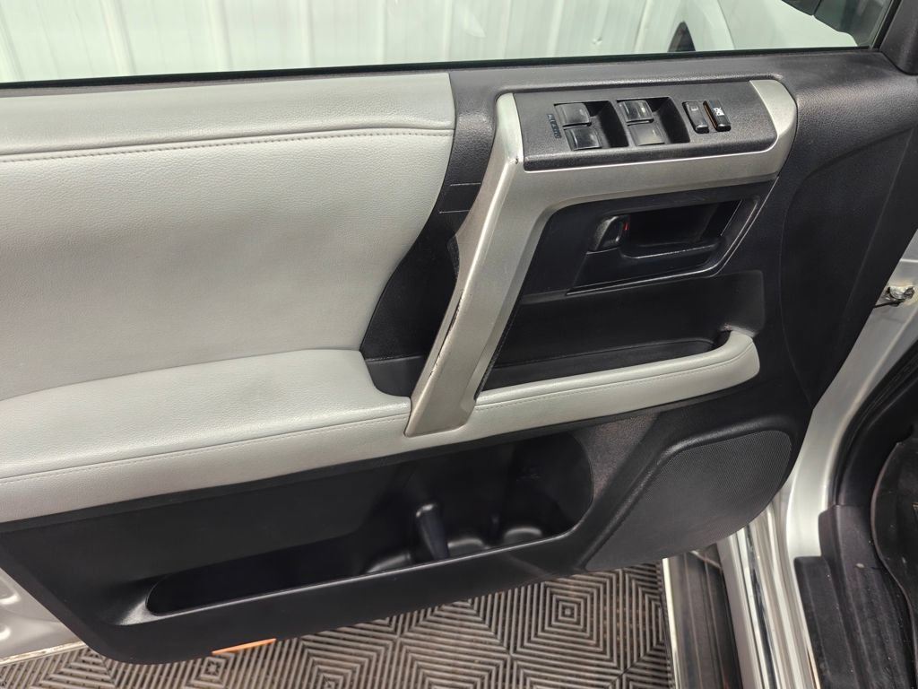 Used 2011 Toyota 4Runner SR5 w/ Premium Pkg w/Leather AWD/4WD image 29