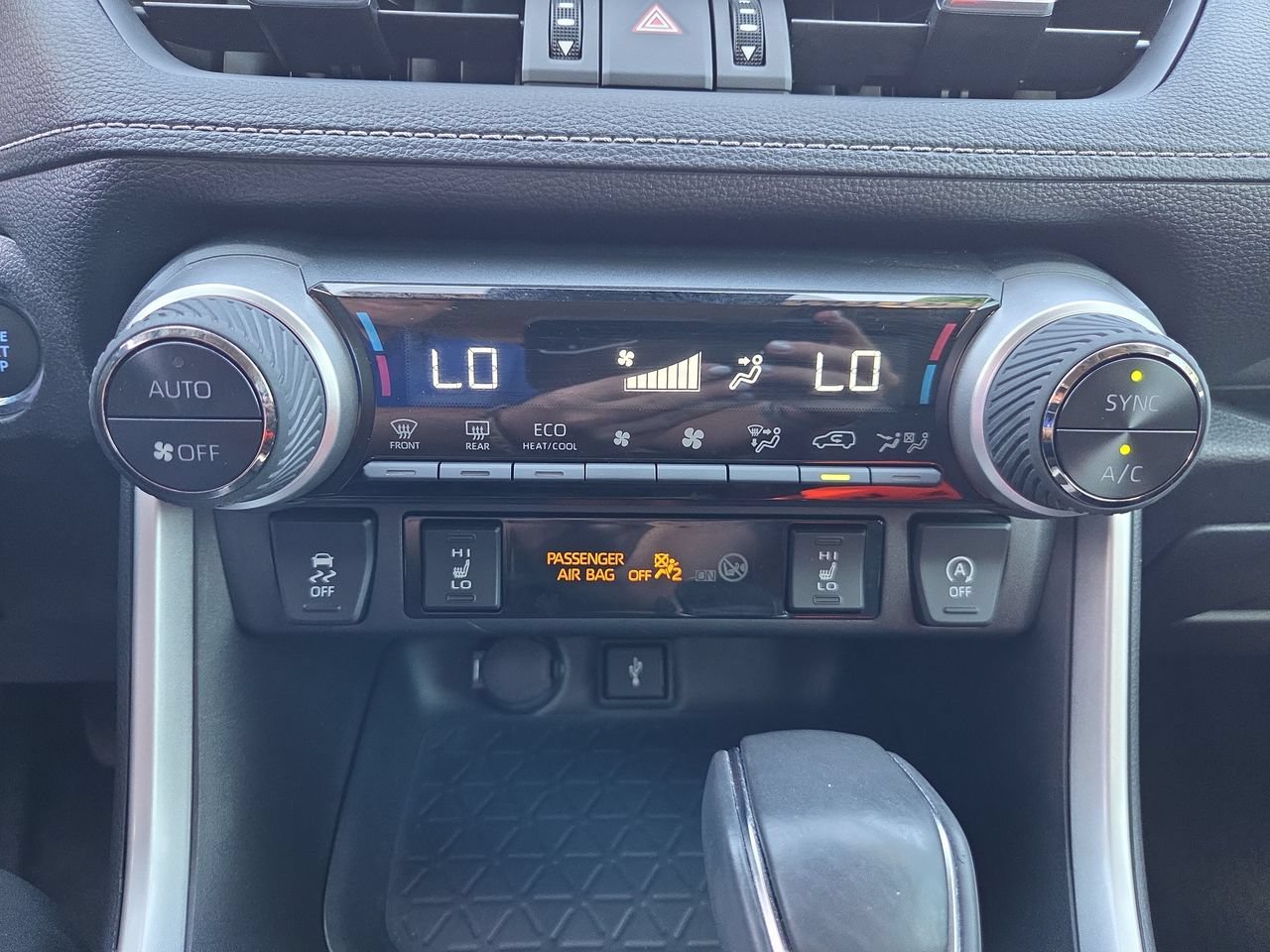 Used 2022 Toyota RAV4 XLE Premium FWD image 38