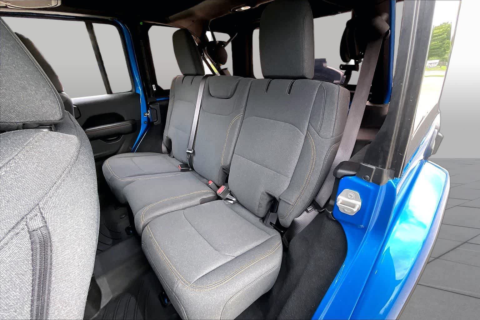 Used 2024 Jeep Wrangler Unlimited Sahara AWD/4WD image 20
