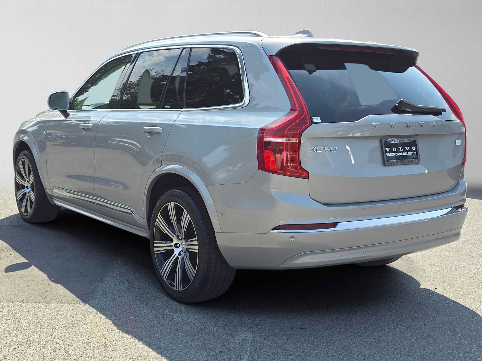 Certified 2023 Volvo XC90 T8 Plus AWD/4WD image 6