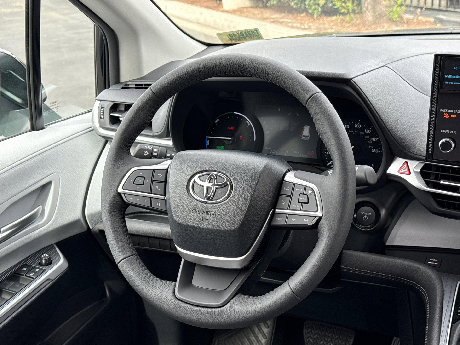 Used 2026 Toyota Sienna XLE FWD image 22