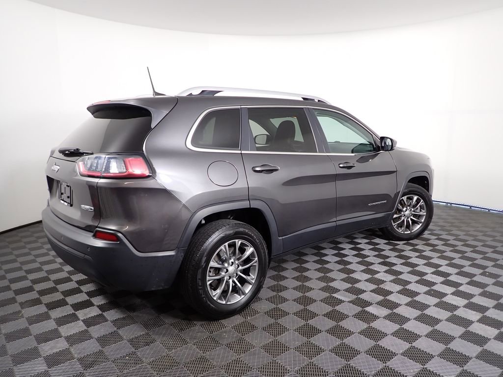 Used 2019 Jeep Cherokee Latitude Plus w/ Cold Weather Group AWD/4WD image 17
