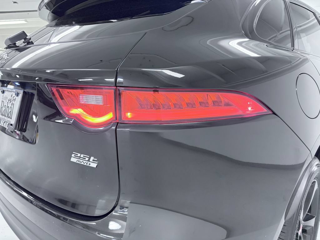 Used 2020 Jaguar F-PACE Premium AWD/4WD image 9