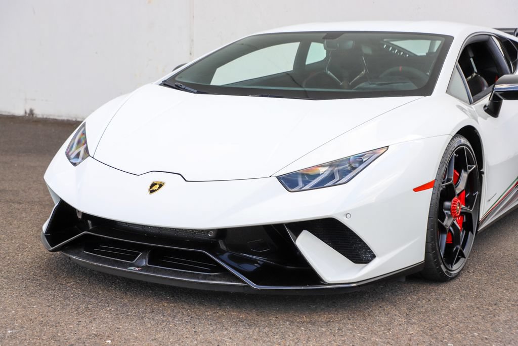 Used 2018 Lamborghini Huracan Performante AWD/4WD image 23