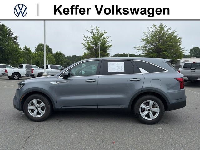Used 2022 Kia Sorento LX FWD image 2