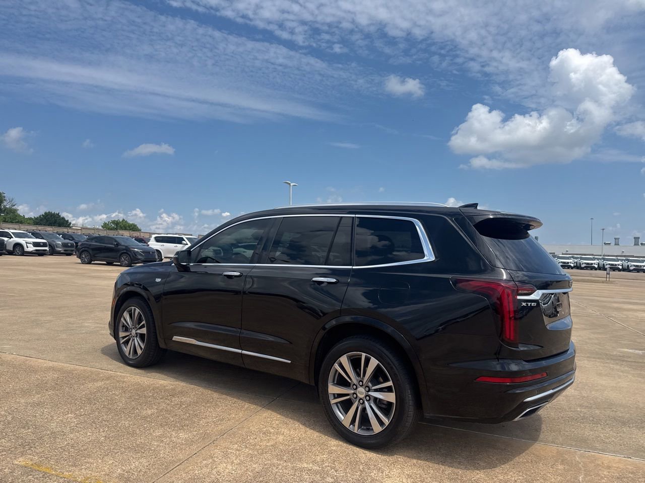 Used 2020 Cadillac XT6 Premium Luxury FWD image 16