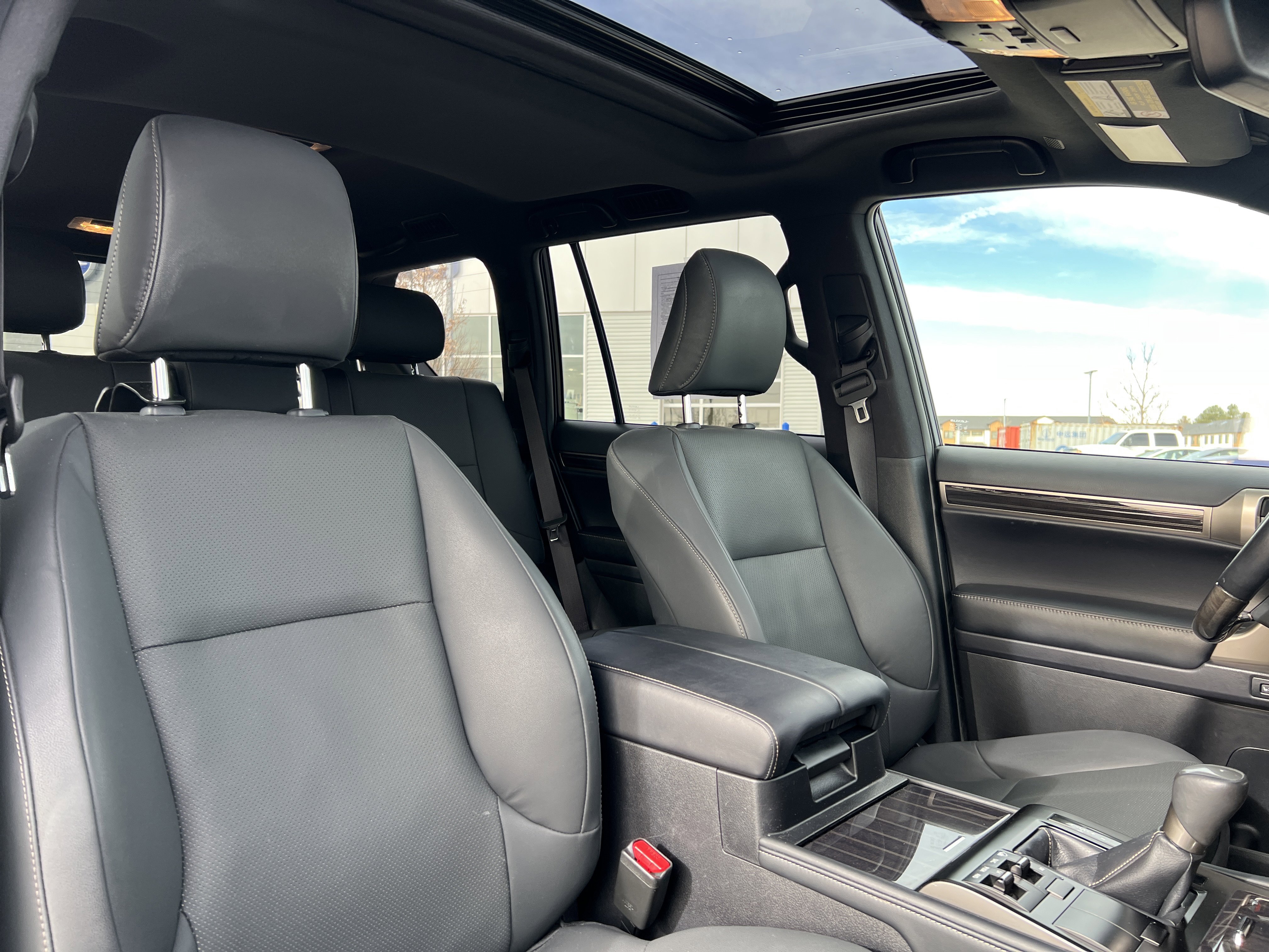 Used 2020 Lexus GX 460 Premium w/ Premium Package image 16