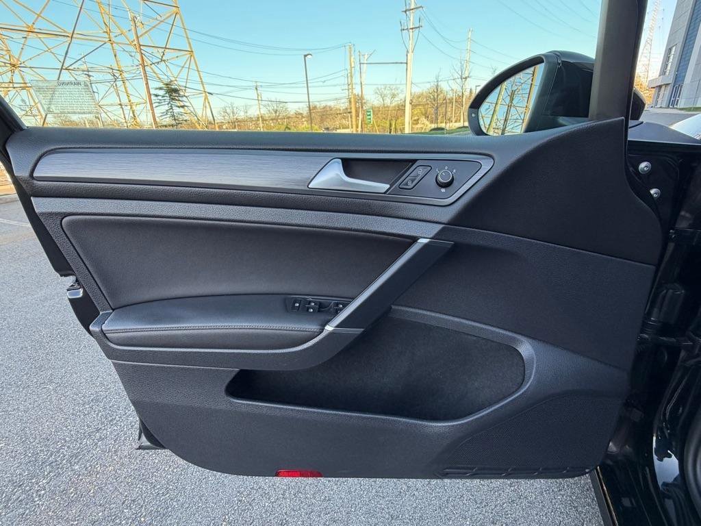 Used 2020 Volkswagen Golf 4-Door image 27