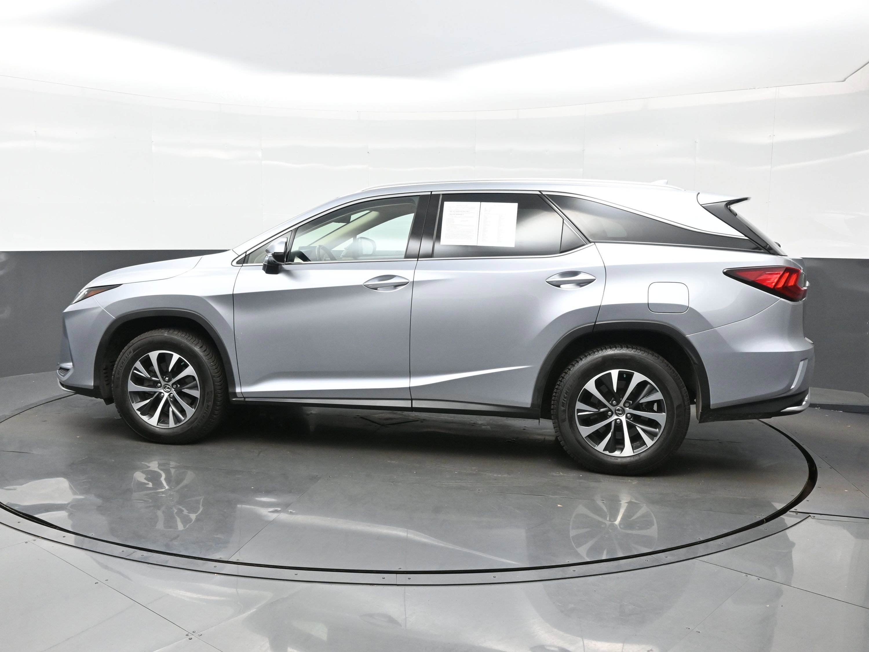 Used 2022 Lexus RX 350L Premium image 3